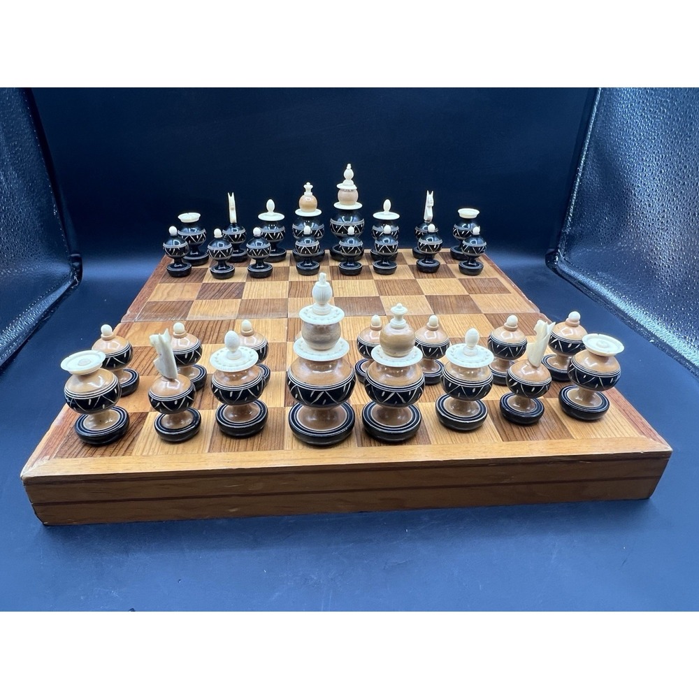 VTG Hand Carved MEXICAN TARASCAN Bone Wood Chess Set w Storage Board Carry Case - Picture 7 of 12